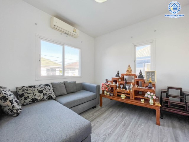 บ้านเดี่ยวมือสองย่านกรุงเทพฯ ม.เพอร์เฟคเพลส รัตนาธิเบศร์2 เนื้อที่กว้างขวางเกือบ 55 ตร.ว.  ฟังก์ชัน 3 ห้องนอน 3 ห้องน้ำ ที่จอดรถ 2 คัน บนทำเลแห่งการเดินทาง ใกล้รถไฟฟ้าสายสีม่วง "สถานีไทรม้า" และทางด่วน "งามวงศ์วาน"